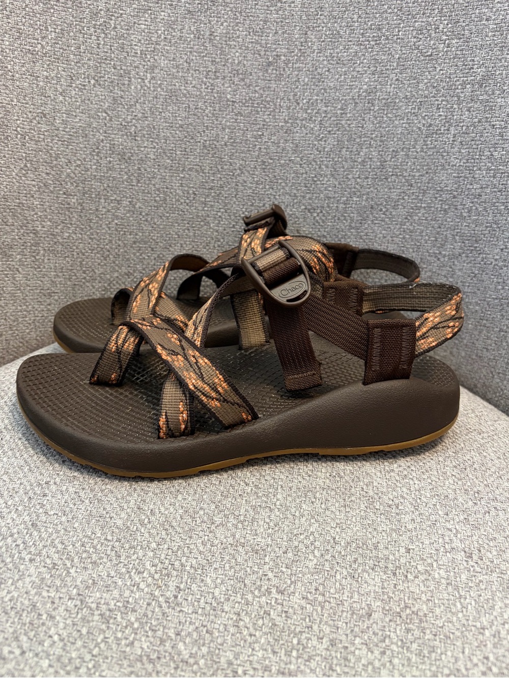 CHACO- size 7 women Z/2 Yampa Blossom sport sandals